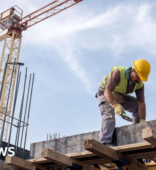 Construction giant collapse sees 2,200 jobs cut