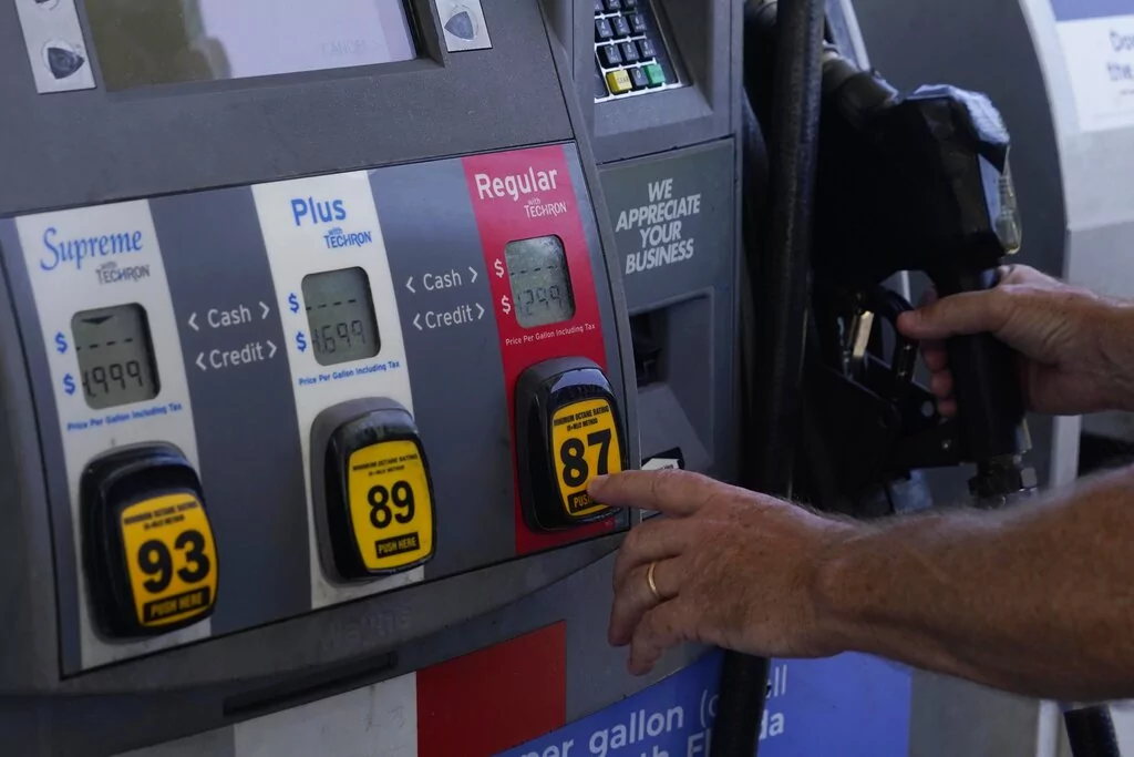 Gas prices: Decrease at the pumps to begin the work week