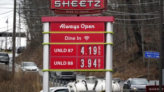 Gas prices: More decreases at the pumps to start the work week