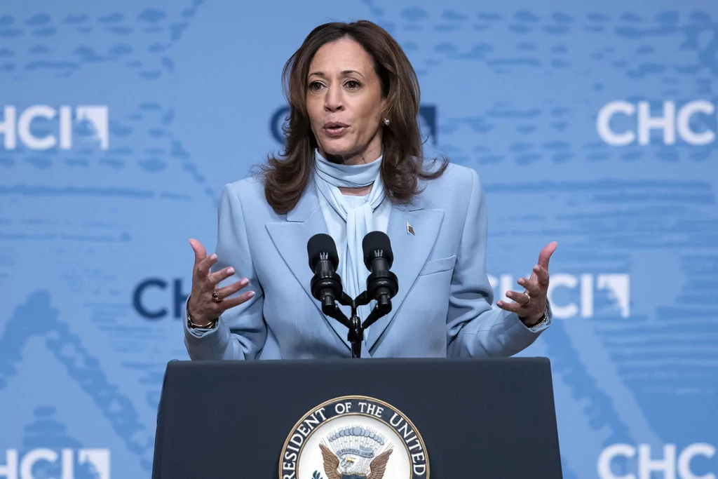 Harris affirms she has children after Huckabee Sanders quip