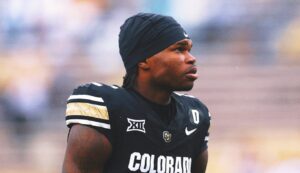 Colorado's Travis Hunter leaves game vs. KSU with apparent shoulder injury