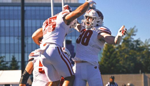 Wisconsin strength coach jumps into Lake Michigan after win at Northwestern