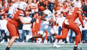 Shedeur Sanders accounts for 3 touchdowns, Colorado shuts down Arizona 34-7