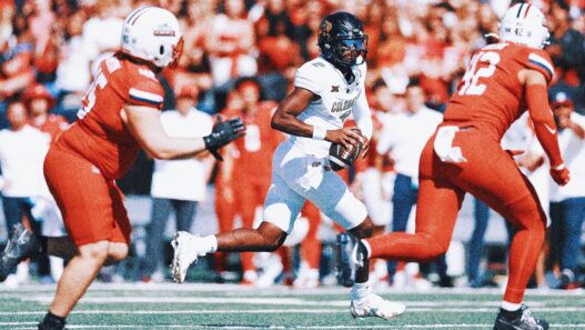 Shedeur Sanders accounts for 3 touchdowns, Colorado shuts down Arizona 34-7