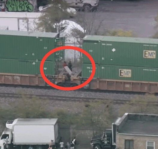 Brazen Thieves Caught Looting Freight Train On Chicago’s West Side