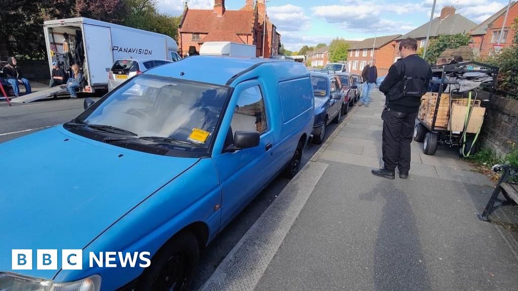 Daniel Day-Lewis film shoot ticketed by traffic wardens