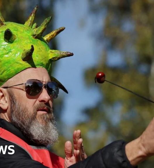 Hundreds go bonkers for conkers at World Conker Championships