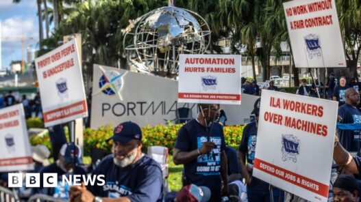 International Longshoremen's Association suspend ports strike until January