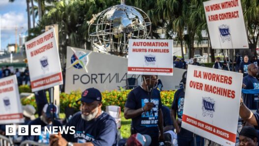 International Longshoremen's Association suspend ports strike until January