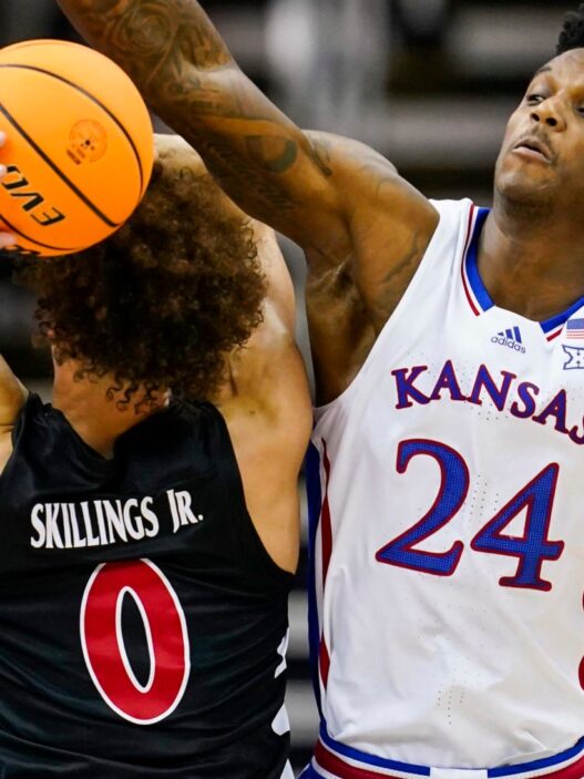 Kansas, Alabama, UConn, Houston Lead The Way In AP Top 25 Preseason College Basketball Poll