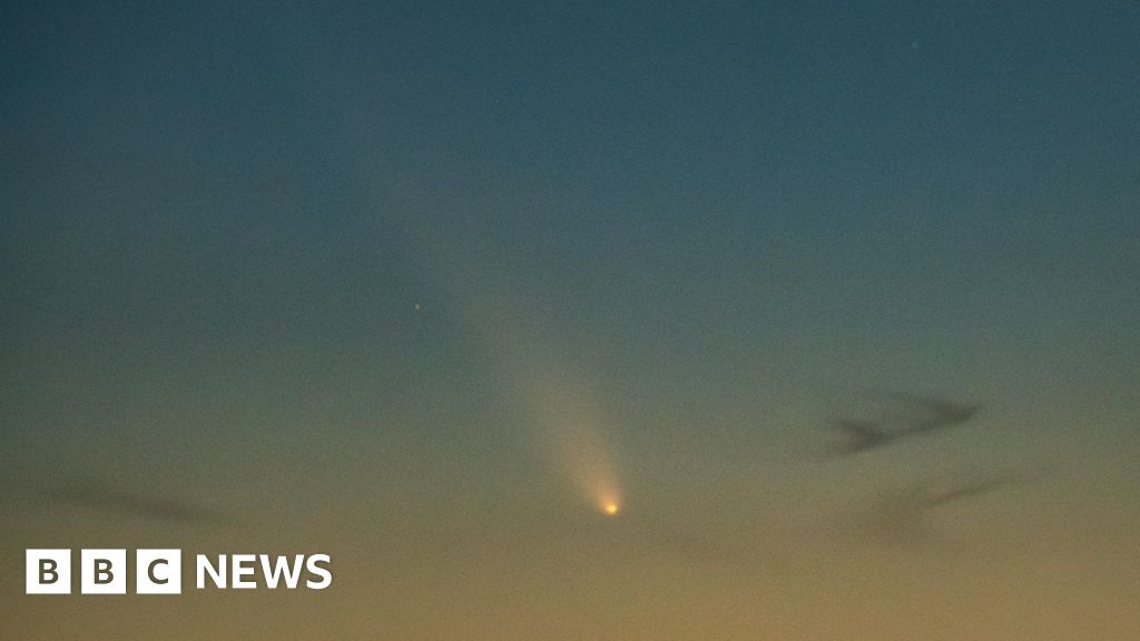 Pictures from around the UK of Comet A3