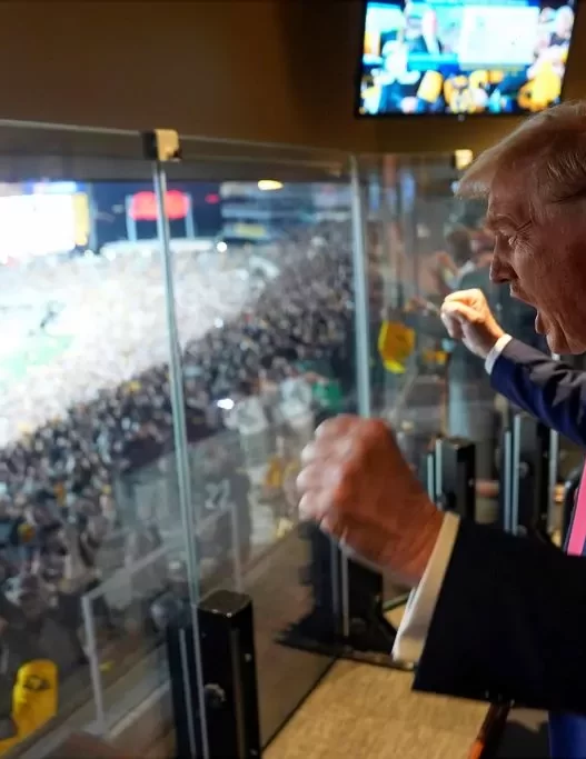 Trump greeted with ovation and chants of ‘USA’ at Pittsburgh Steelers game