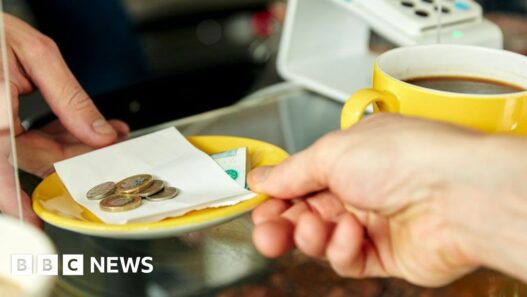 Workers must keep all tips from customers under new law